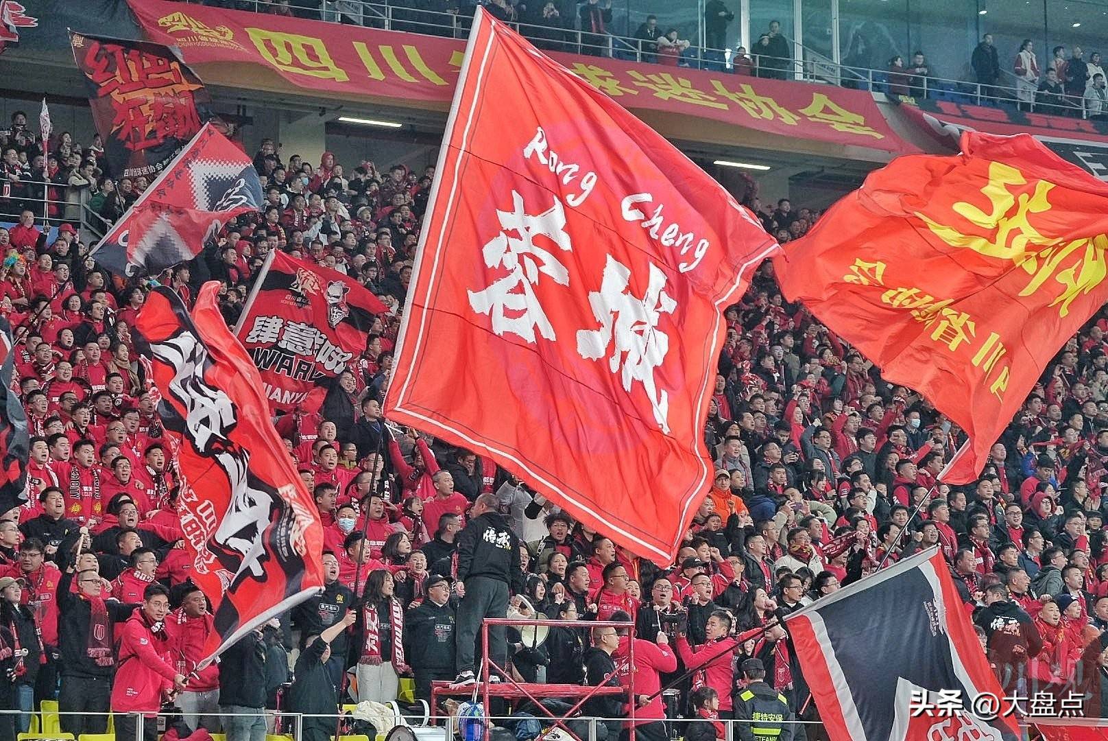 包含国内足球盛事中一场令人热血沸腾的比赛即将上演的词条