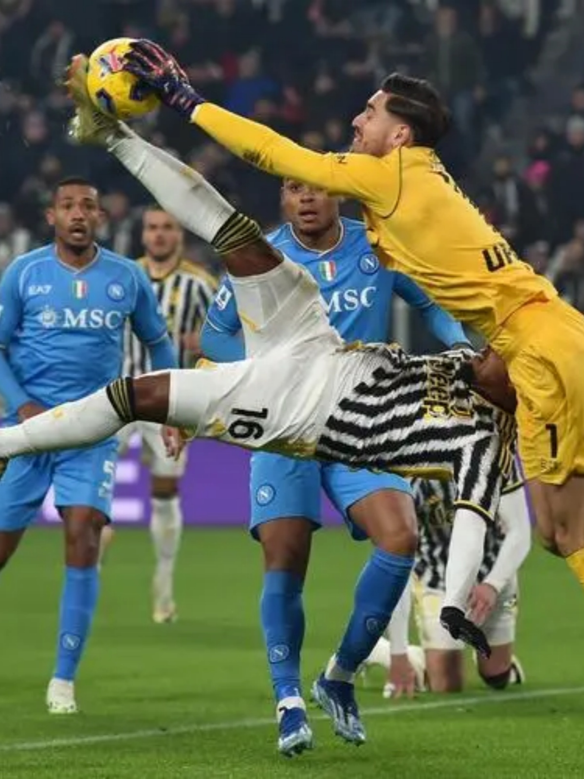 半岛体育培训-关于罗马试图签下新中场球员，加强球队中场的信息