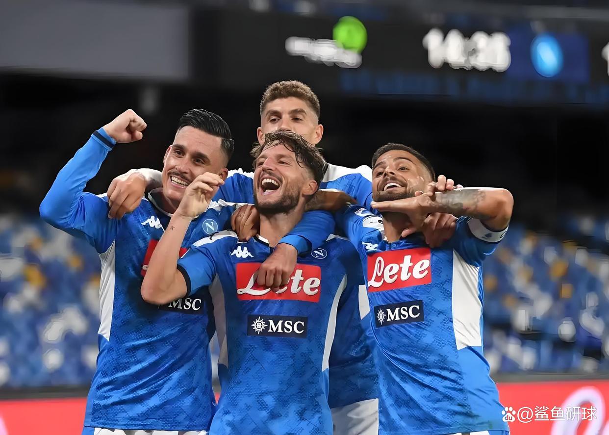 关于AC那不勒斯后卫连续封堵对手，防守稳固的信息