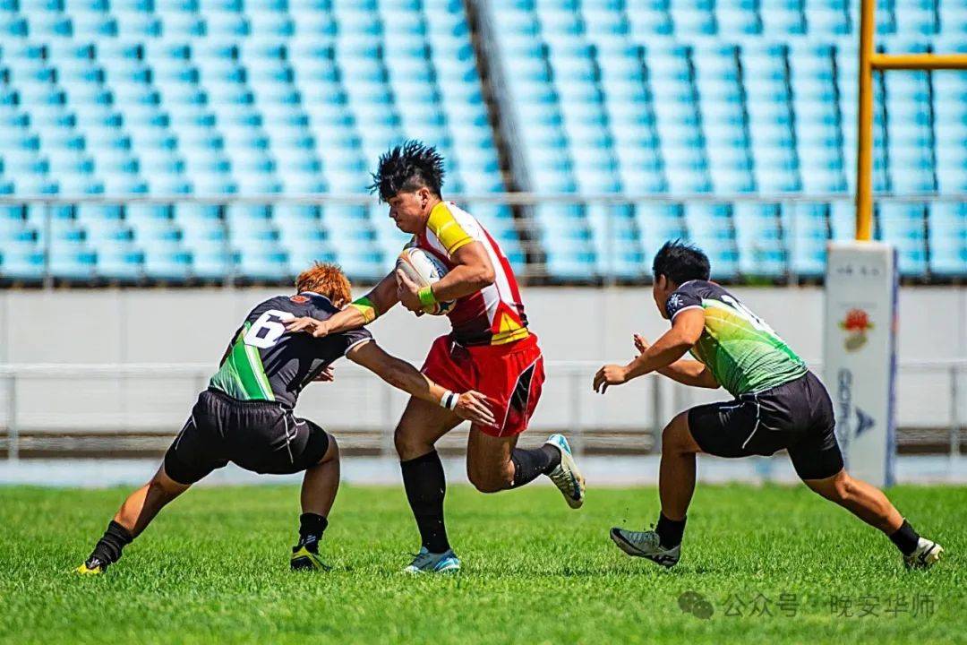 半岛体育官方-球场风云：胜利队伍庆祝获胜！的简单介绍