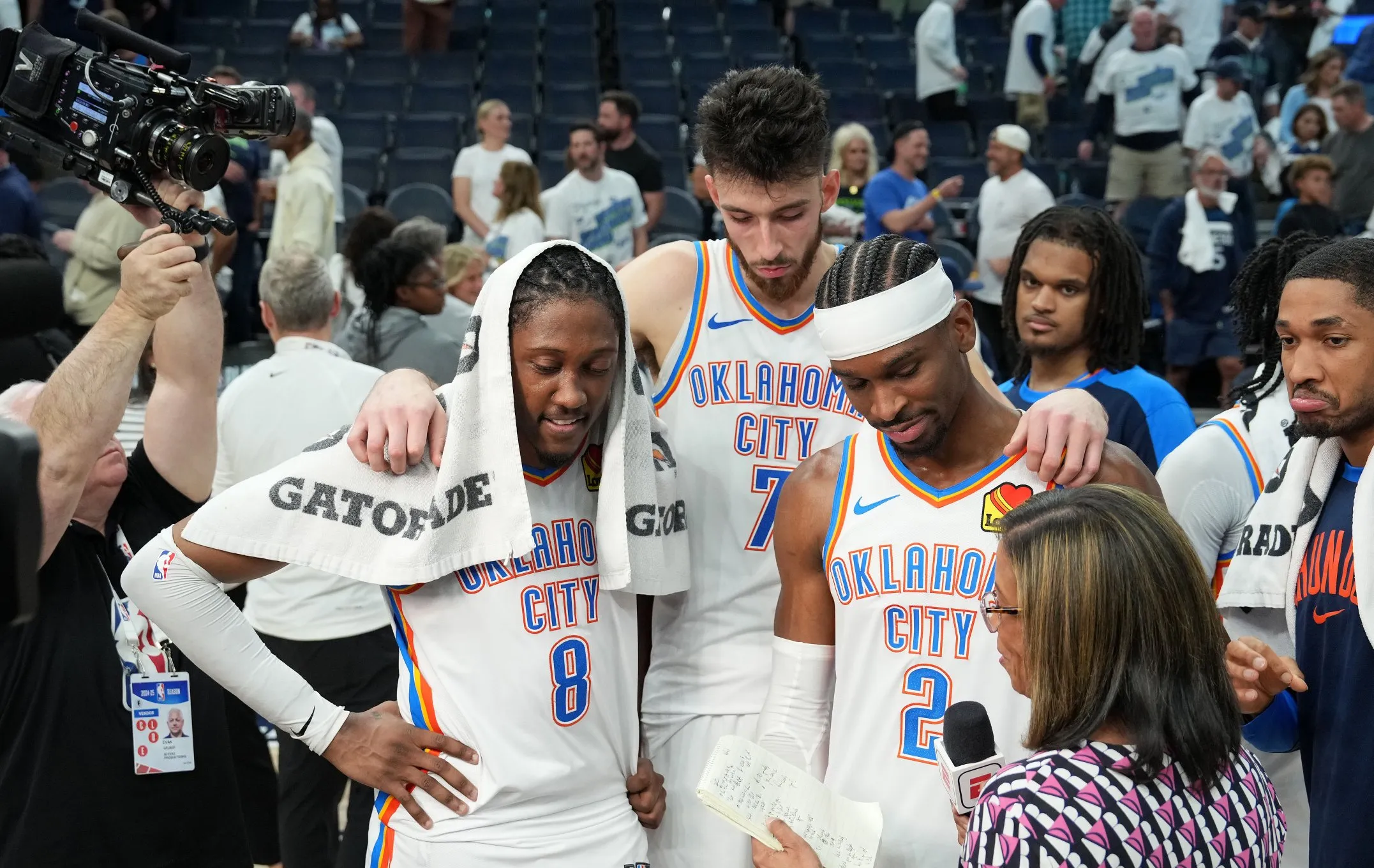 轮番上阵，球队整体表现团结一致