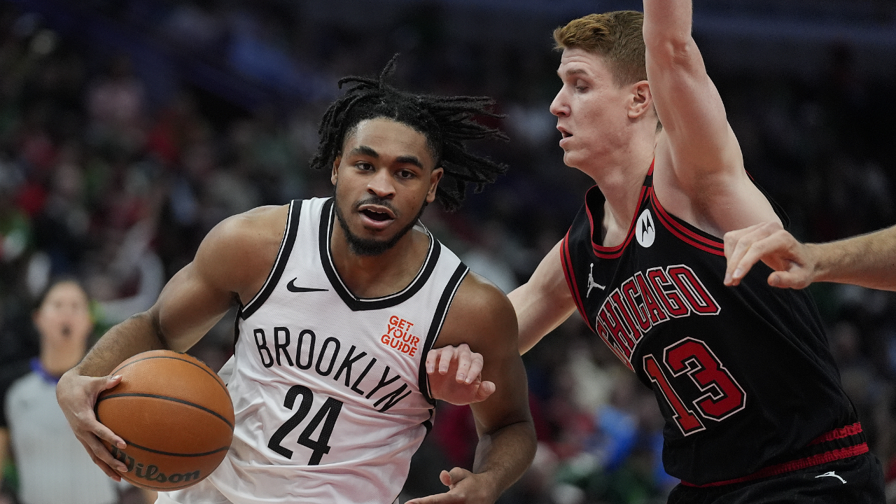 包含公牛主力伤愈复出，带领球队一举击败对手的词条