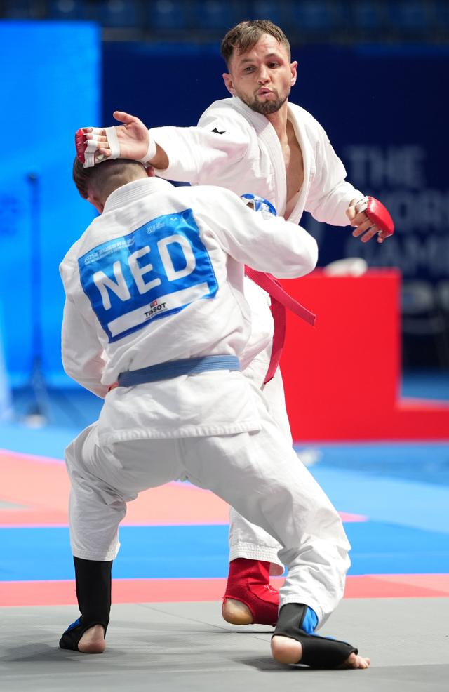 射击比赛乌克兰选手神枪手表现出色，一枪中的的简单介绍