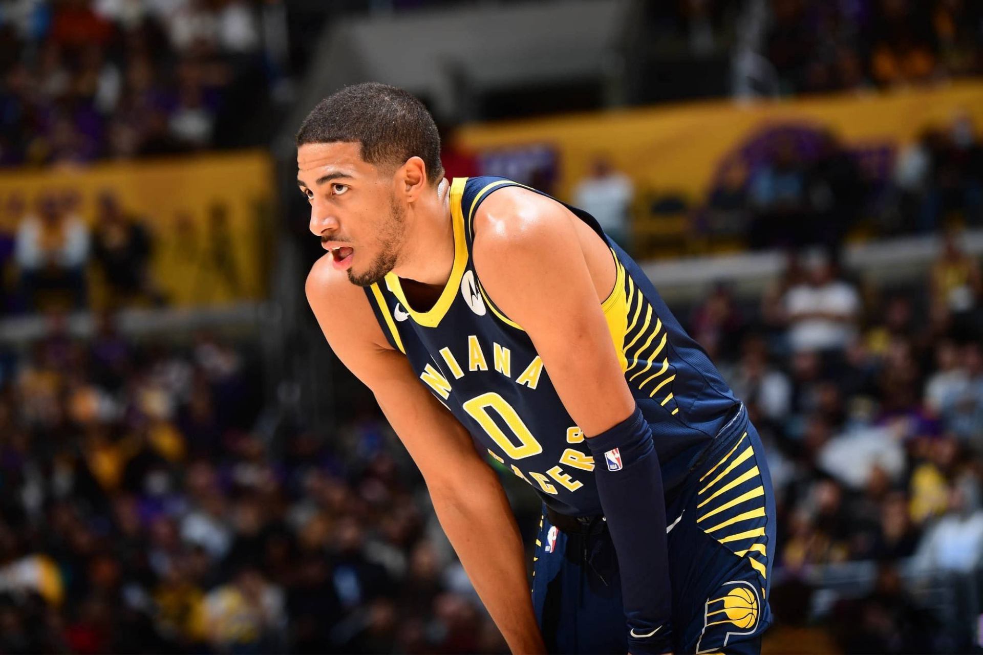 美洲篮球锦标赛激烈角逐，全队斗志高昂