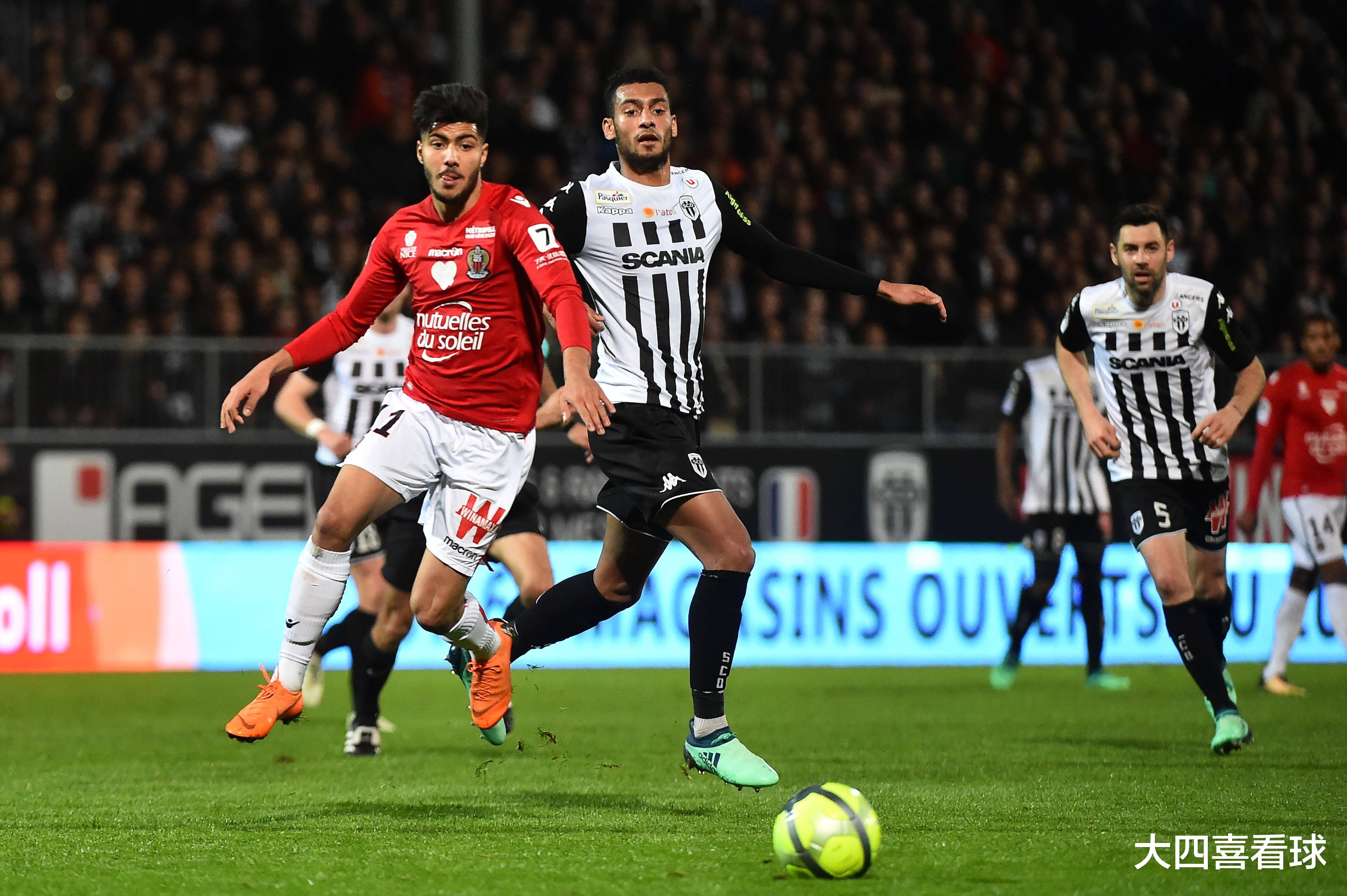 包含尤文图斯宣布签下巴黎圣日耳曼球星，引爆转会市场焦点的词条