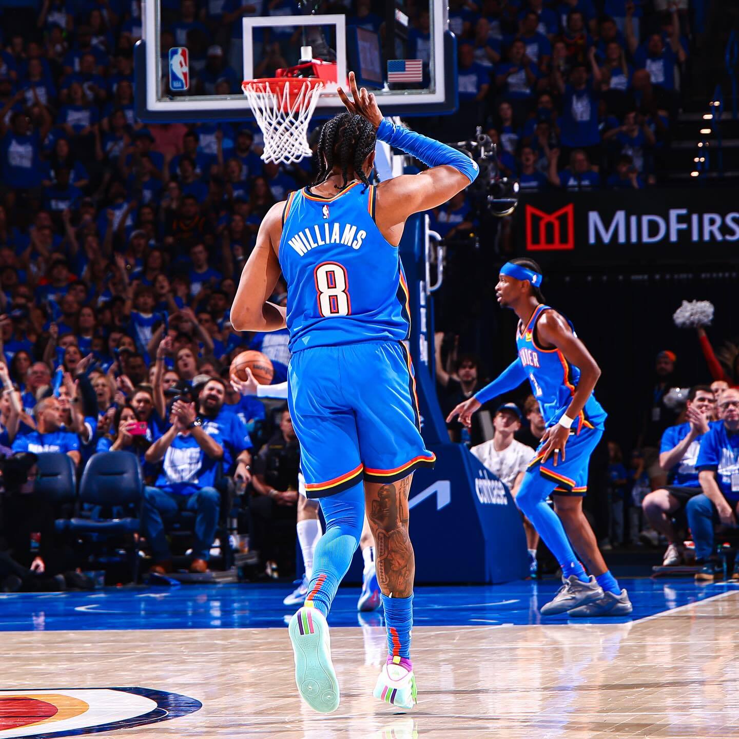 半岛体育投注-灰熊篮网遗憾失利，主场未能守住胜利