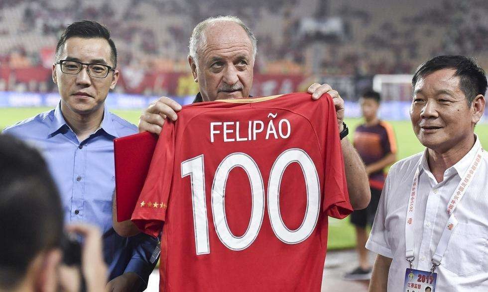 包含广东队主帅心态稳定，全力备战决赛阶段的词条