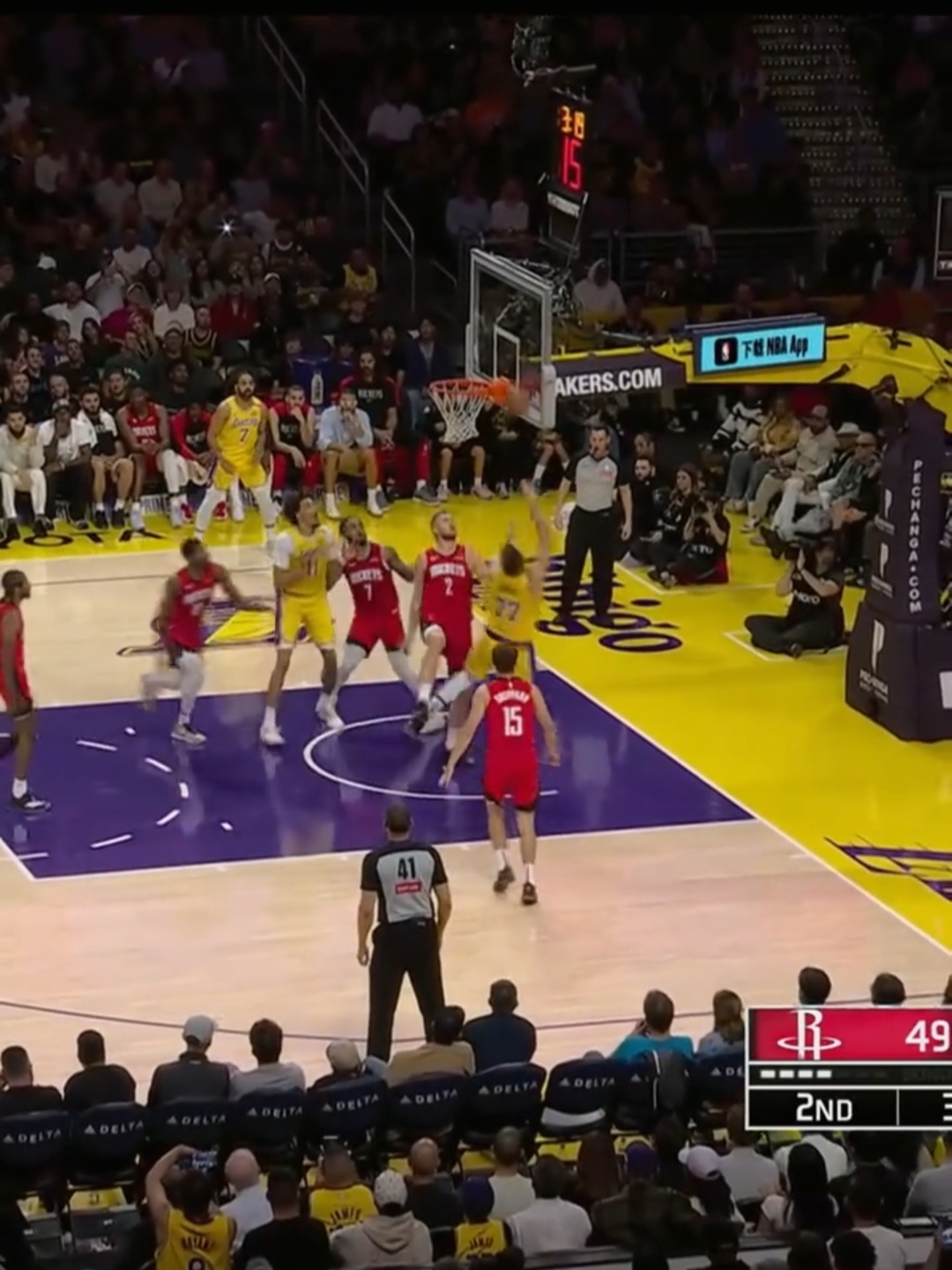 火箭主场大胜尼克斯,韦斯特布鲁克砍下三双 火箭主场大胜尼克斯,韦斯特布鲁克砍下三双