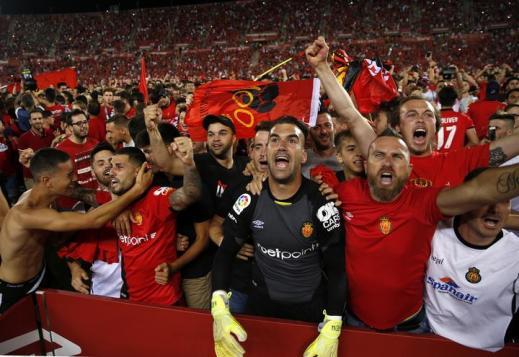 半岛体育网站入口-包含基尔攻城略地,取得关键三分稳定排名的词条