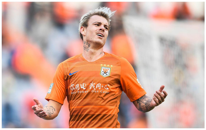 半岛体育官方登录入口-包含鲁能运气不佳，多场失利，争夺冠军仍需努力的词条