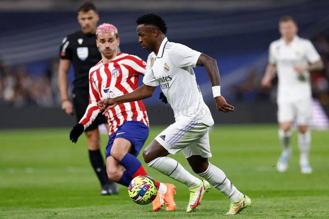 阿尔巴尼亚队-小胜费罗伊群岛皇家马德里球员本泽马破门的简单介绍